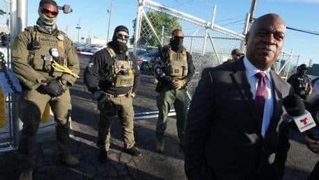 Arrestado el alcalde de Newark por protestar contra un centro de detención de migrantes