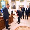 Präsident probiert Putter aus: Merz schenkt Trump Golfschläger - und bekommt selbst etwas