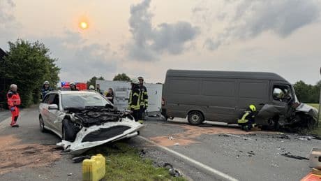 Frontal-Crash in NRW - Junge (3) nach Unfall schwer verletzt in Klinik