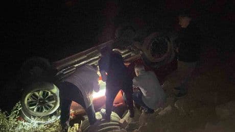 Erzincan'da otomobil su kanalına uçtu: 4 yaralı