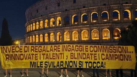 Roma, striscione della Curva Sud per Svilar al Colosseo: «Mile non si tocca»