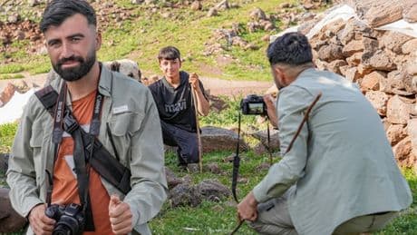 Hem çobanlık yapıyor hem fotoğraf çekiyor! Memleketini ülkeye tanıtıyor: "Dünyayı gezemiyorum ama fotoğraflarım geziyor"
