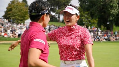 Zwillinge im Golf: Ein Hoch auf den familiären Konkurrenzkampf