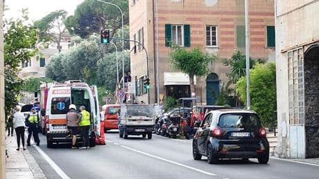 Recco, muore sul marciapiede travolto da un’auto | Foto
