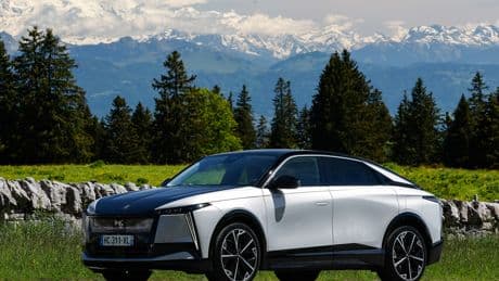 DS Nº8: la nueva y arriesgada apuesta que es eléctrica y tiene nombre de perfume