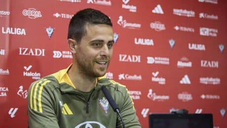 Alessio Lisci se despide de un Mirandés que solo tiene a un jugador con contrato en vigor