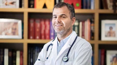 Facundo Pereyra, doctor: “Me ducho con agua fría todas las mañanas porque ayuda a reducir el cortisol, la hormona del estrés, y al mismo tiempo mejora mi estado de ánimo”