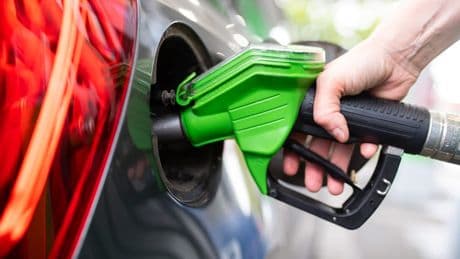 Experte ist sich sicher - „Der billige Tank-Sommer kommt“