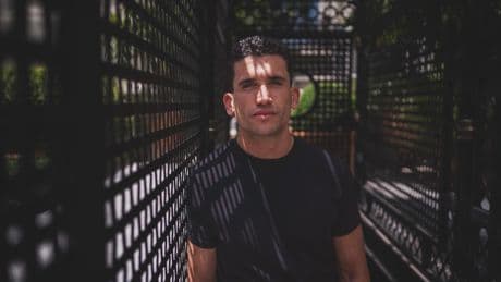 Jaime Lorente: "El sexo es bonito y violento porque atraviesa, como en el poema de Panero que dice 'lo que busco es ensuciar tu alma'"