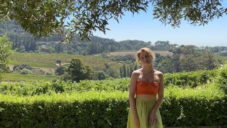 Anouk ging op wijnreis naar Zuid-Afrika: ’Om 11 uur ’s ochtends heb ik al zes glazen op’