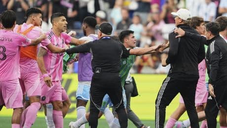 Luis Suárez, sancionado con seis partidos por su escupitajo en la final de la Leagues Cup