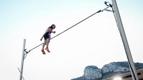 Renaud Lavillenie continue de défier le temps et la gravité aux championnats du monde de Tokyo