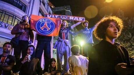 Ausnahmezustand in Paris – Hier feiern PSG-Anhänger den Finaleinzug