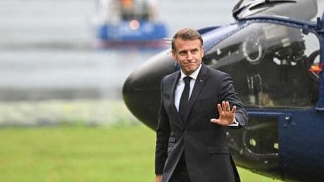 Macron disfruta de una tregua veraniega antes de la tormenta política de otoño en Francia