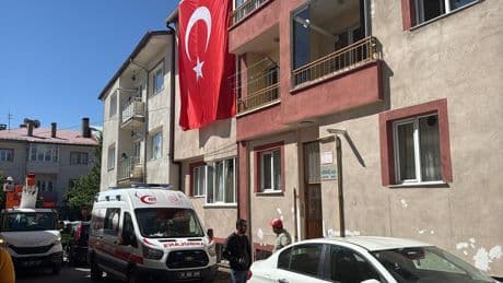 Şehit Uzman Çavuş Ümit Üzüm'ün Sivas'taki ailesine şehadet haberi verildi