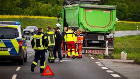 Tödlicher Unfall in Dreieich - Sattelzug überrollt Senior (89) – tot!