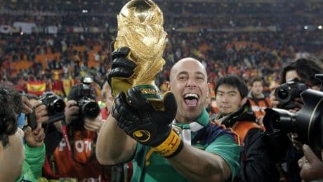 Pepe Reina anuncia su retirada como portero profesional y que será entrenador del equipo juvenil del Villarreal