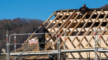 Des entrepreneurs du bâtiment s’attaquent au monopole des caisses de congés payés