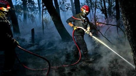 Francia, incendio a Martigues: oltre mille pompieri in azione