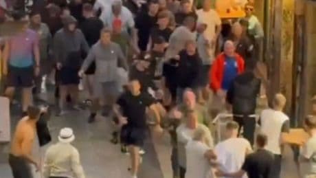 La final europea ya se 'juega' también en Donostia, pero con sillas en vez de balones