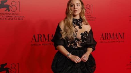 El inesperado accesorio que Sydney Sweeney ha llevado a la alfombra roja junto a un vestido de princesa
