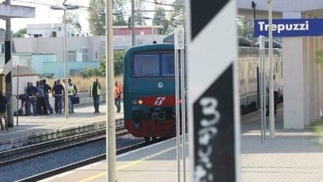 Travolto dal treno, choc in stazione. Muore il 76enne che uccise un maresciallo durante una rapina