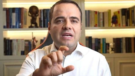 Özgür Demirtaş’tan çarpıcı yapay zeka uyarısı: "Akademisyenlik ve mühendislik sona eriyor"