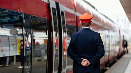 Zum Ferienstart in Bayern - Bahn-Chaos auf beliebten Urlaubsstrecken