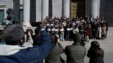Los periodistas no acuden a las ruedas de prensa del Congreso en protesta por los ataques de activistas ultras