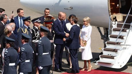 Macron: Brigitte zeigt kühle Geste bei Großbritannien-Besuch