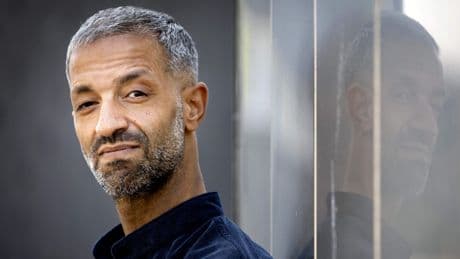 Omstreden ambtenaar Tofik Dibi krijgt bij radicaal Bij1 het podium waar hij naar verlangt