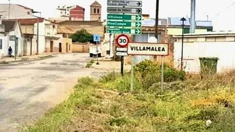 Villamalea, el contrapunto a Jumilla pidiendo la regularización de inmigrantes