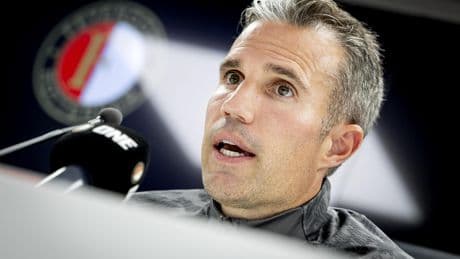 Robin van Persie hoopt dat Quinten Timber blijft en reageert op Ronald Koeman: ’Prima als de bondscoach van afstand zijn mening wil geven’