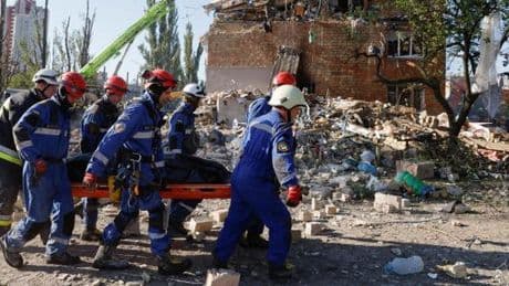 En direct, guerre en Ukraine : le bilan de l’attaque aérienne russe sur Kiev monte à 14 morts dont trois enfants