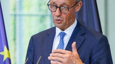 „Dürfen uns die nicht zerstören lassen“: Merz gegen strenge CO2-Regeln für Firmenwagen