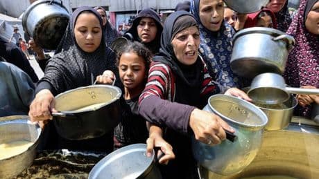 Parachutage d'aide à Gaza: des moyens "coûteux et inefficaces" contre la famine pour le chef de l'Unrwa