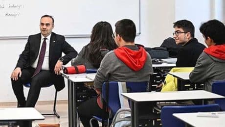 Bakan Kacır'dan öğrencilere TÜBİTAK Fen Lisesi daveti
