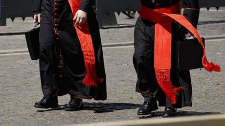 Polemica al pre-conclave per il cardinale Cipriani sanzionato. Ma lui si difende