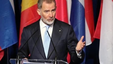 Felipe VI asegura que Francisco siempre será una inspiración para "llevar consuelo a los más pobres" y apostar por el "diálogo"