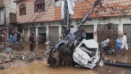 Au Pakistan, le bilan des pluies torrentielles monte à 320 morts