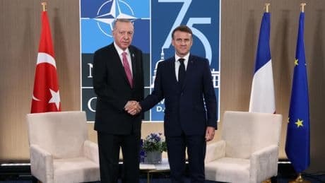 Erdoğan, Macron ile görüştü