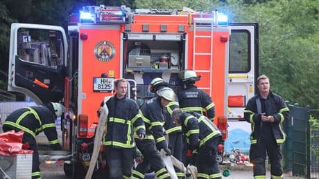 Essen angebrannt!  - Nachbar rettet zwei Frauen vor Feuer-Tod