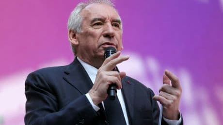 Budget 2026: Bayrou envisage de s'attaquer aux postes "en doublon" dans l'administration