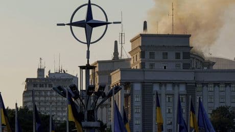 Attaque aérienne d’une ampleur inédite contre l’Ukraine, le siège du gouvernement en feu
