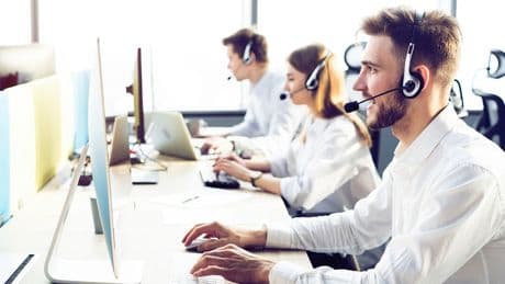GenAi, nei customer center aumenta del 40% la soluzione dei quesiti. Ma con l’aiuto dell’uomo