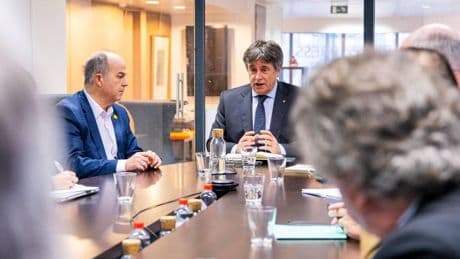 Un soliviantado Puigdemont culpa a Feijóo del nuevo portazo al catalán en la UE