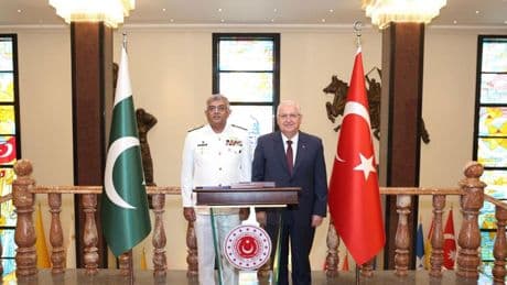Bakan Güler, Pakistan Deniz Kuvvetleri Komutanı Oramiral Naveed Ashraf’ı kabul etti