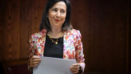 Robles, acerca del fiscal general: "Apartarse es una decisión suya, el Gobierno no puede cesarlo"