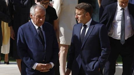 La Francia vuole tagliare due giorni di festa per fare cassa