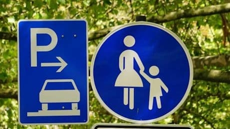 Syrisches Kind auf Parkplatz angefahren – jetzt ermittelt der Staatsschutz